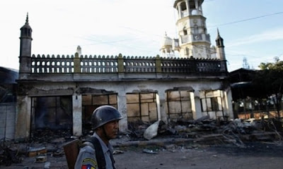 İşkence ve zulümlerin devam ettiği Arakan’da şimdi de camiler yıkılıyor.